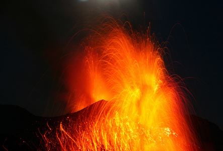 喷发的火山 vulkanausbruch bei 除此之外