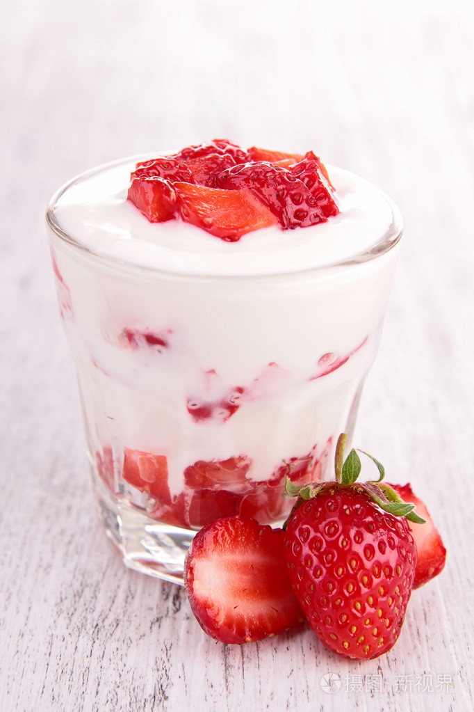草莓和酸奶