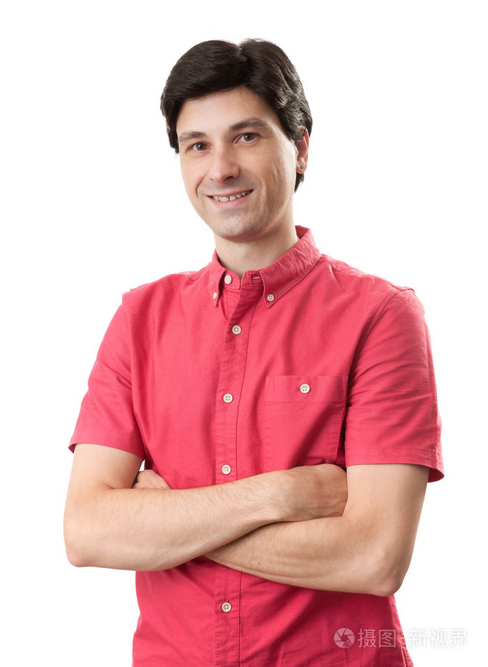 双手交叉的男人