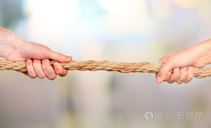 激烈的竞争在明亮的背景上