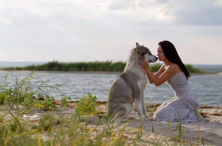 爱斯基摩狗的女人图片