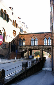 Callejn con puente del complejo hispitalario de Sant Pau