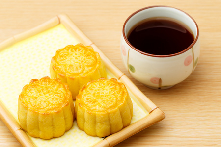 中国传统月饼和茶图片