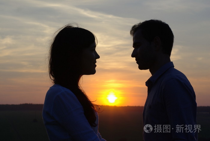 夕阳情侣