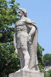 捷尔吉  多饶的雕像