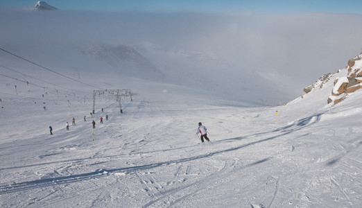 卡普伦，kitzsteinhorn 冰川的滑雪胜地。奥地利