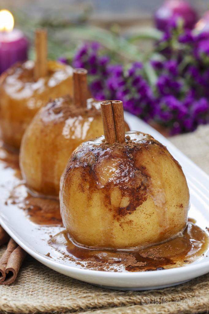 在白板上的焦糖苹果