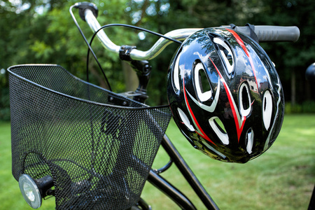 自行车篮和头盔