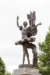 纪念碑芭蕾舞女演员，吉尔吉斯斯坦比什凯克