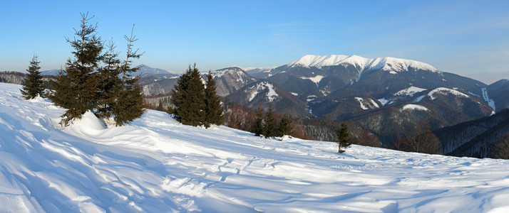 冬天白雪皑皑群山。donovaly 滑雪度假村斯洛伐克