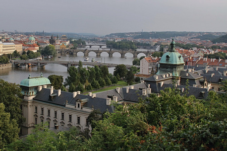 捷克共和国布拉格城堡 花园 红屋顶