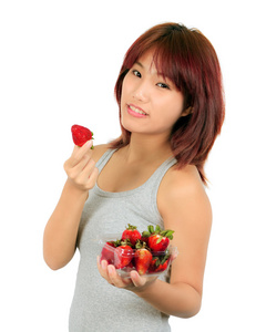 草莓与孤立年轻亚裔女子