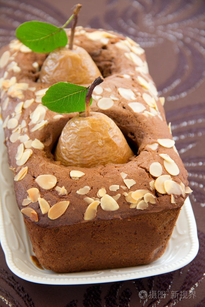 用梨和巧克力酱巧克力蛋糕