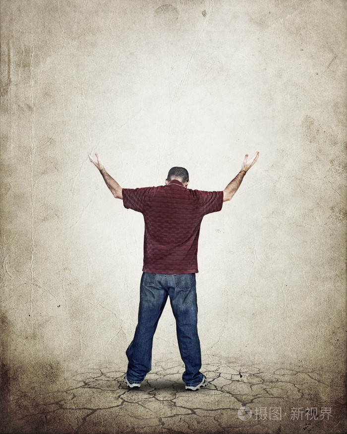 把人吊起他的手