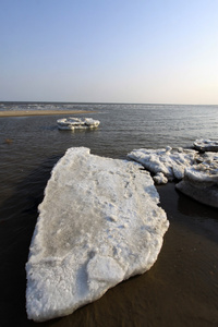海岸残冰自然风光
