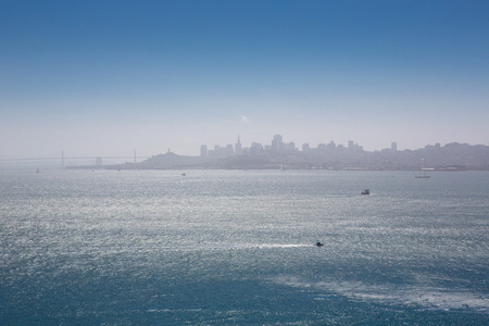 旧金山海湾的天际线全景