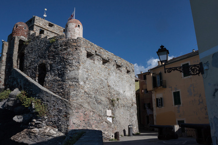 在村庄的 camogli，意大利古城堡