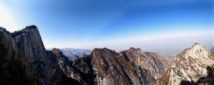 华山海拔 2154.9 米是一个有名的中国谚语，冬天仙境山山峰给出对美的感知