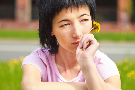 女人与花蒲公英