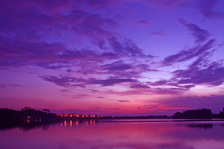 河夜景