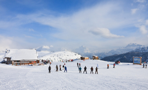 卡普伦，kitzsteinhorn 冰川的滑雪胜地。奥地利