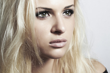 nrbild vacker blond flicka med grna eyes.woman.makeupp