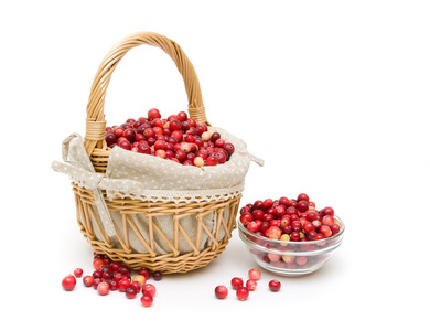孤立在白色背景上的红莓成熟。卧式影楼