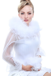 优雅女孩的肖像是在时尚的风格。婚礼装饰。在白色背景上孤立