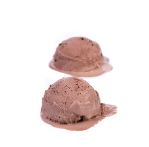 两球巧克力冰淇淋