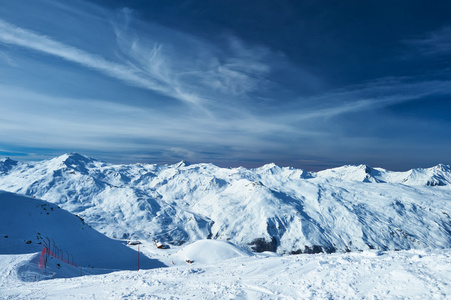 山与雪的冬天