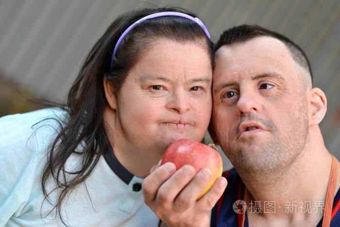 唐氏综合征,情侣照片-正版商用图片1d5a43-摄图新视界