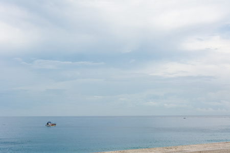 海景与多云的天空