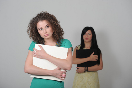 两个人关系破裂的情感黑白照片.两个人关系破裂的情感黑白照片.最好