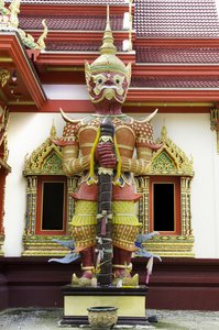 泰式风格的巨人寺庙