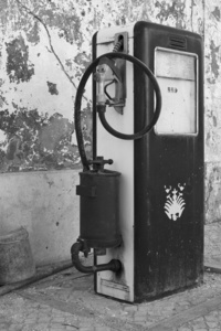 很老的燃料泵供应