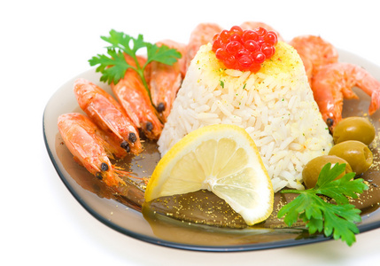 米饭与虾和三文鱼籽特写图片