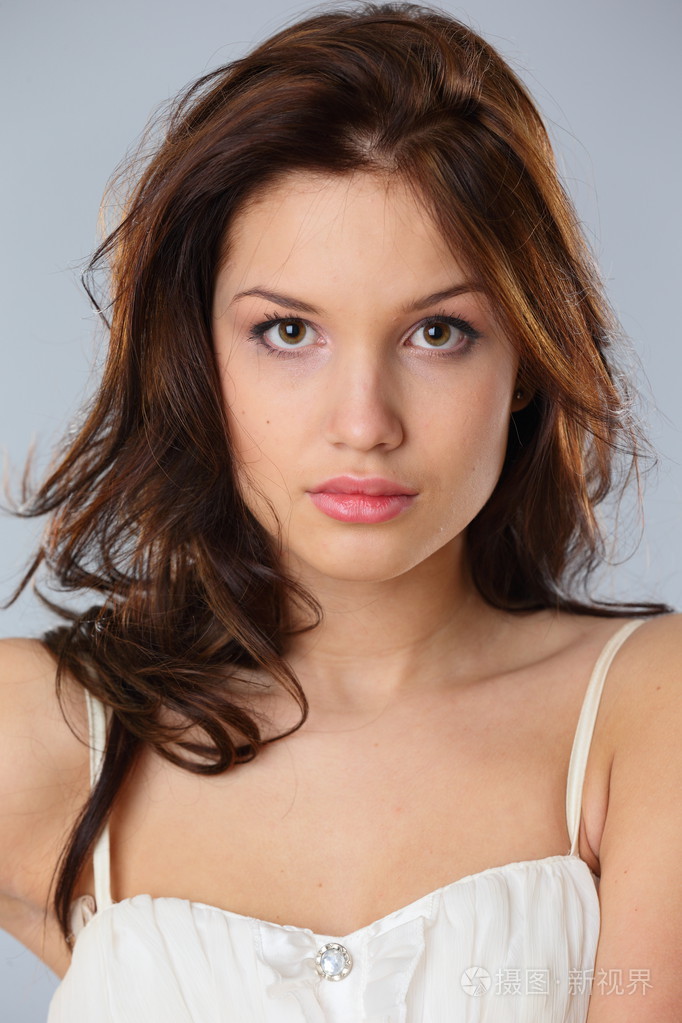 感性的女孩,很漂亮的脸蛋,在白