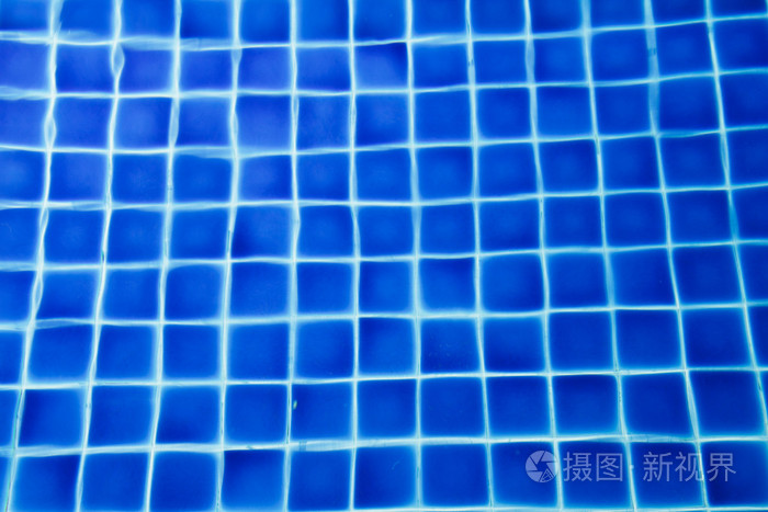 蓝色的泳池清洁用水的波纹的模式