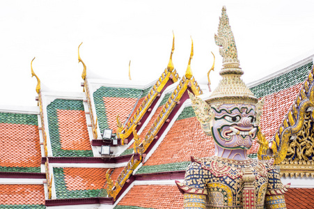在泰国曼谷的扫管笏 pra keaw 巨人雕像