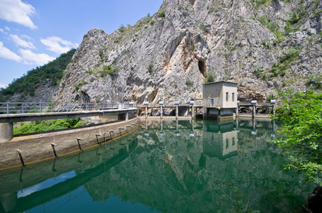 著名坝在马其顿峡谷 matka