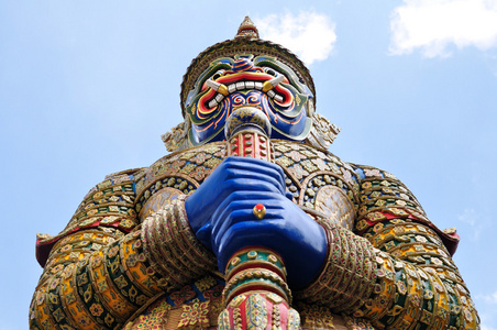 在曼谷，泰国玉佛寺的巨型雕像