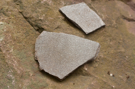 石膏石碎片