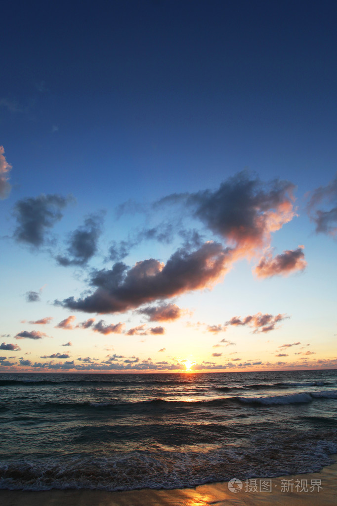 日落天堂火热的背景