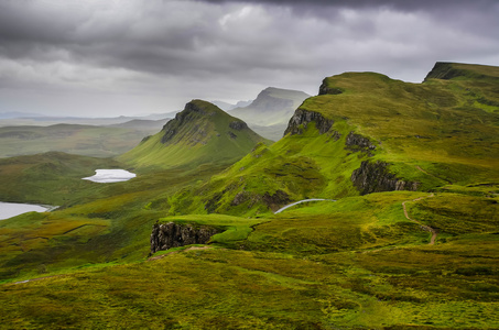 quiraing 山与戏剧性景区观天空，苏格兰喜