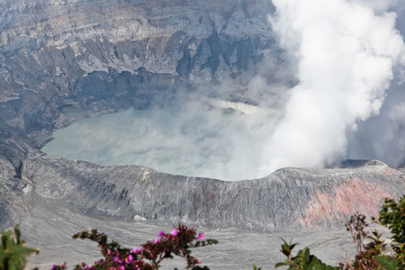 波阿斯火山火山口