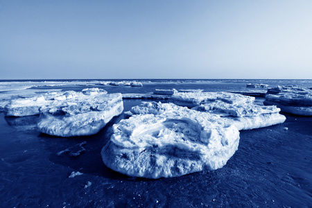 海岸残冰自然风光