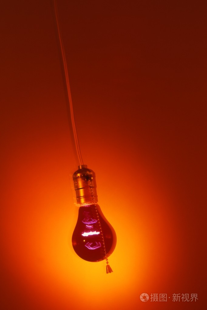 黑点亮一个灯泡