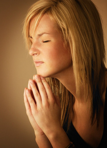 祈祷的女人