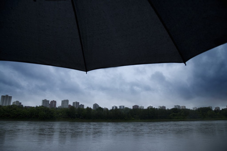 一个下雨天图片