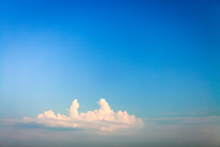 蓝蓝的天空白云背景